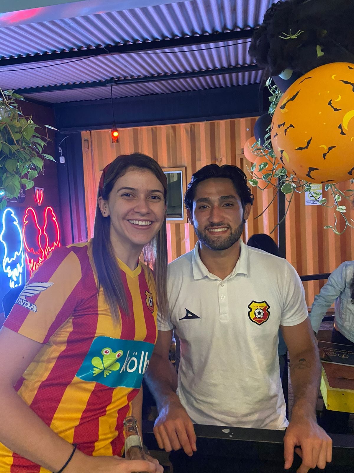 Mariángel Villalobos, aficionada de Herediano, tataranieta de Nicolás Yanarella