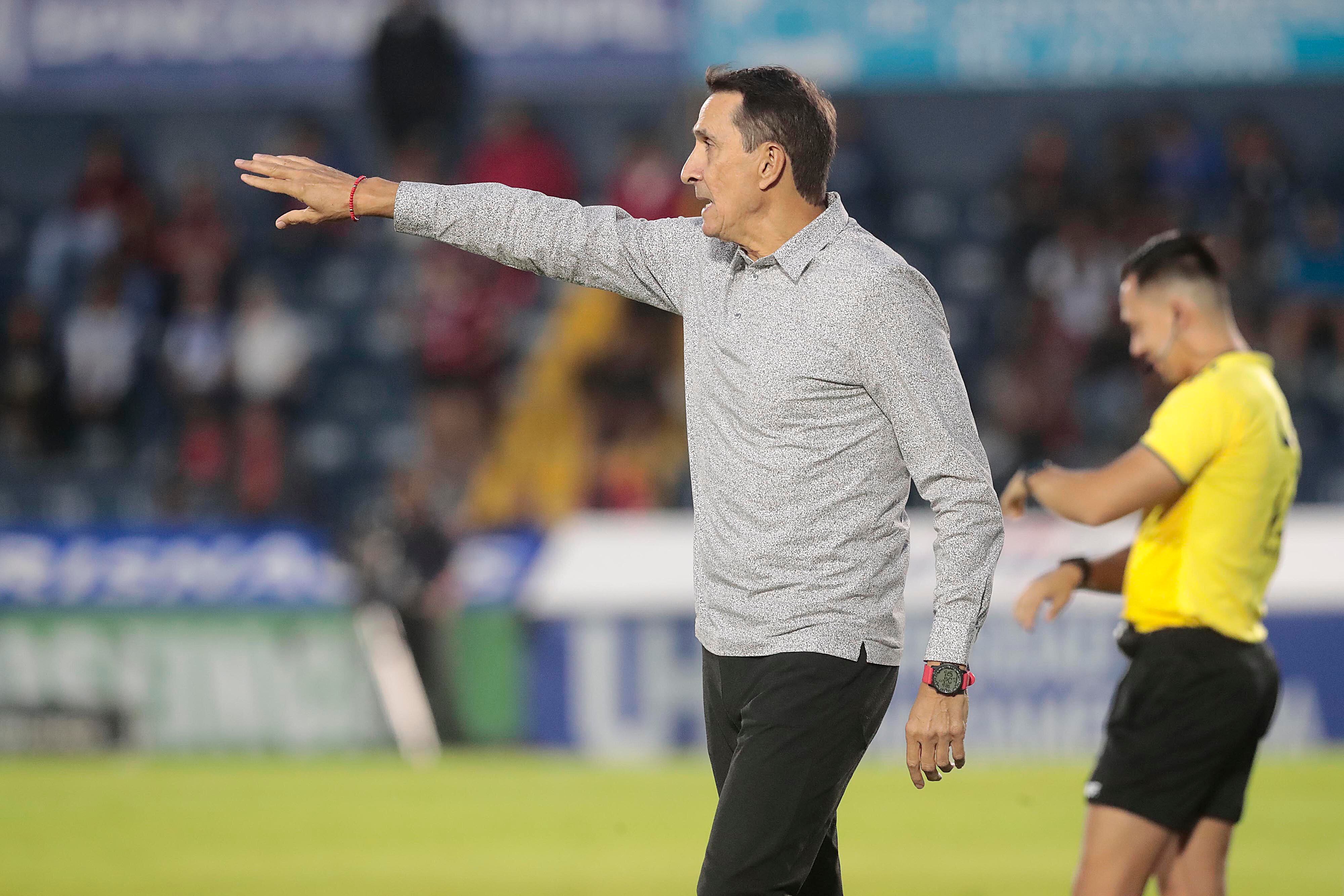 06/04/2024       Estadio Fello Meza, Cartago. El Club Sport Cartaginés recibió a la Liga Deportiva Alajuelense, en partido de la jornada 16, Torneo de Clausura, Copa Promérica 2024. Alexandre Guimaraes, director técnico de Alajuelense. Foto: Rafael Pacheco Granados