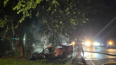 Conductor abandona carro tras choque y deja que acompañante muera carbonizado