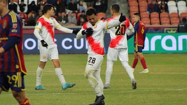 Este es el destino que tendrá la camisa y la medalla de bicampeón de Randy Vega