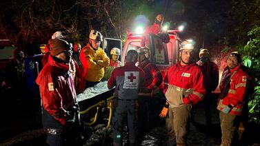 Cruz Roja realiza operativos para rescatar a personas extraviadas en Pico Blanco y Cerro Zurquí en medio de frente frío