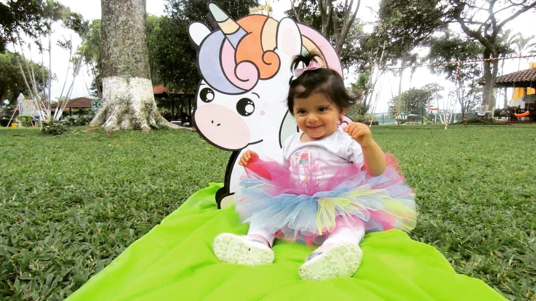 Luis Bolaños Padilla, disfrutó de la licencia de paternidad al nacer su hija Layla Bolaños Sánchez. Su esposa se llama Natalia Sánchez, él trabaja en Mondelez