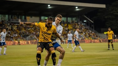 Se calentó todo: Liberia y Cartaginés protagonizan fuerte bronca al final