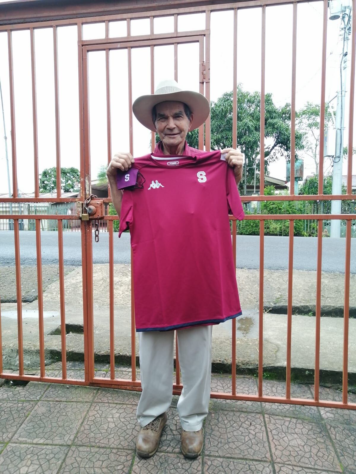 Antonio Díaz, aficionado saprissista que visitó la Cueva. Cortesía.