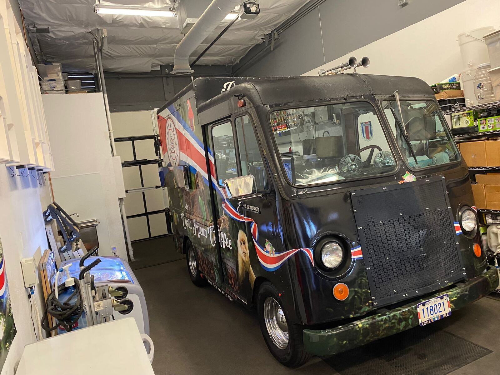 El carrito tiene muchos toques alusivos a Costa Rica.