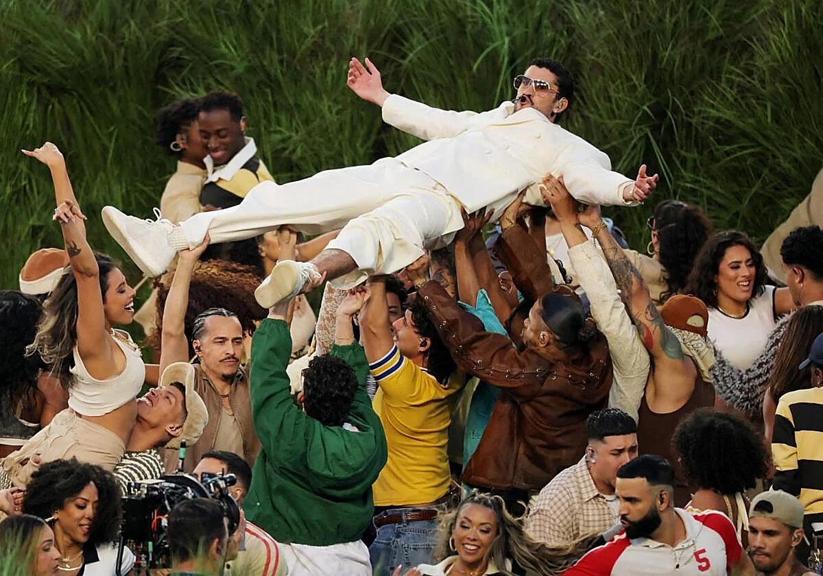 Bad Bunny en el Super Bowl 2026 y el costarricense Raúl Zúñiga, conocido como Chino, de 88 años.