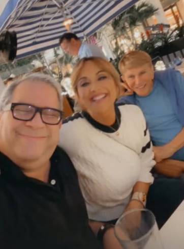 Verónica Bastos y el experto en belleza Osmel Sousa, el "Zar de la belleza".