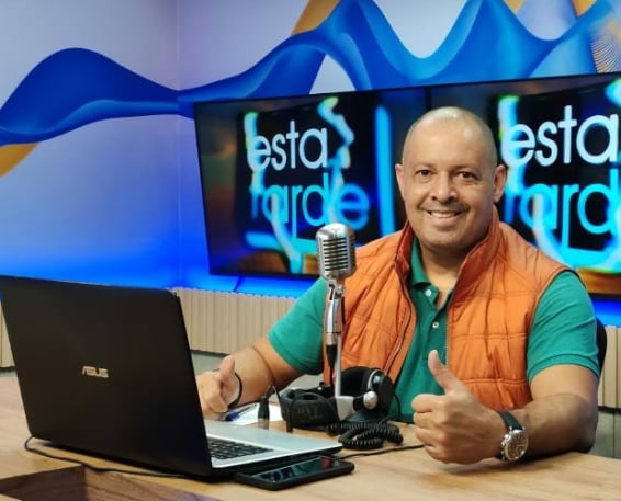 Locutor Sergio Castro, radio Monumental y Zeta F.M..