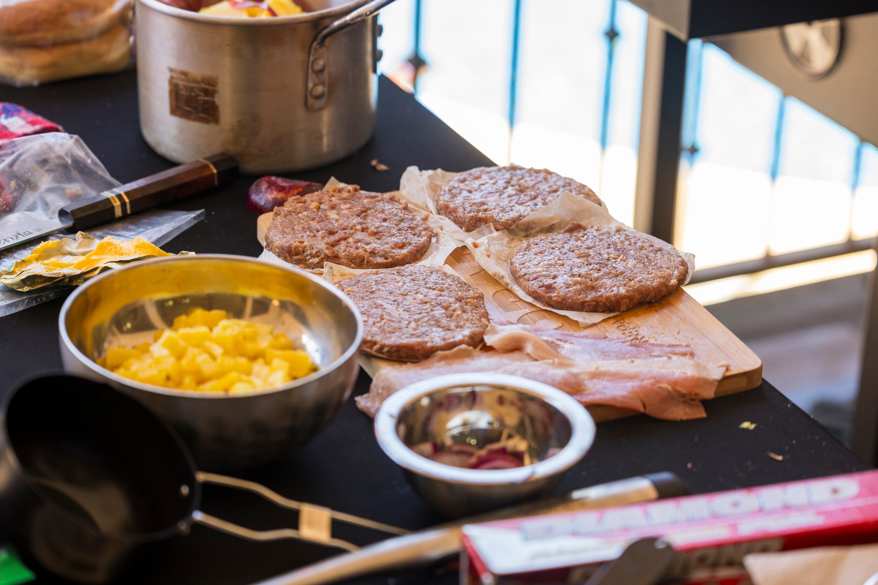 24/10/2024, San José, Santa Ana, grabación del Reality Show de La Teja, que se llama Guerra de Hamburguesas.