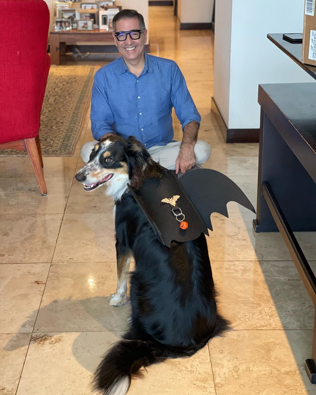 Nancy Dobles e Ignacio Santos junto a su perrito Benny