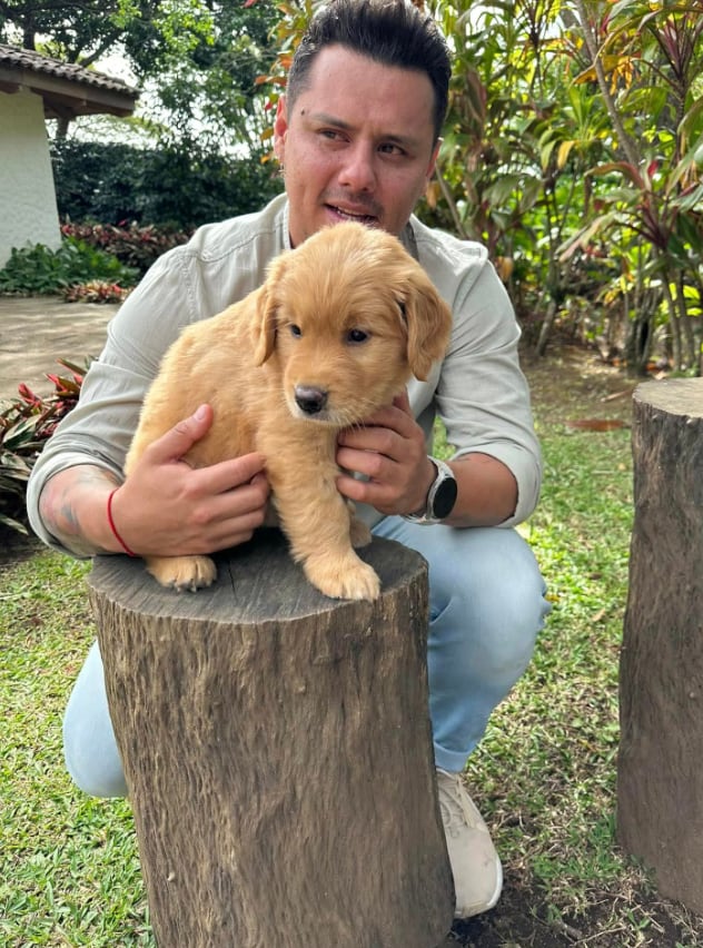 Los periodistas y pareja Johnny López y Marcelo Castro.