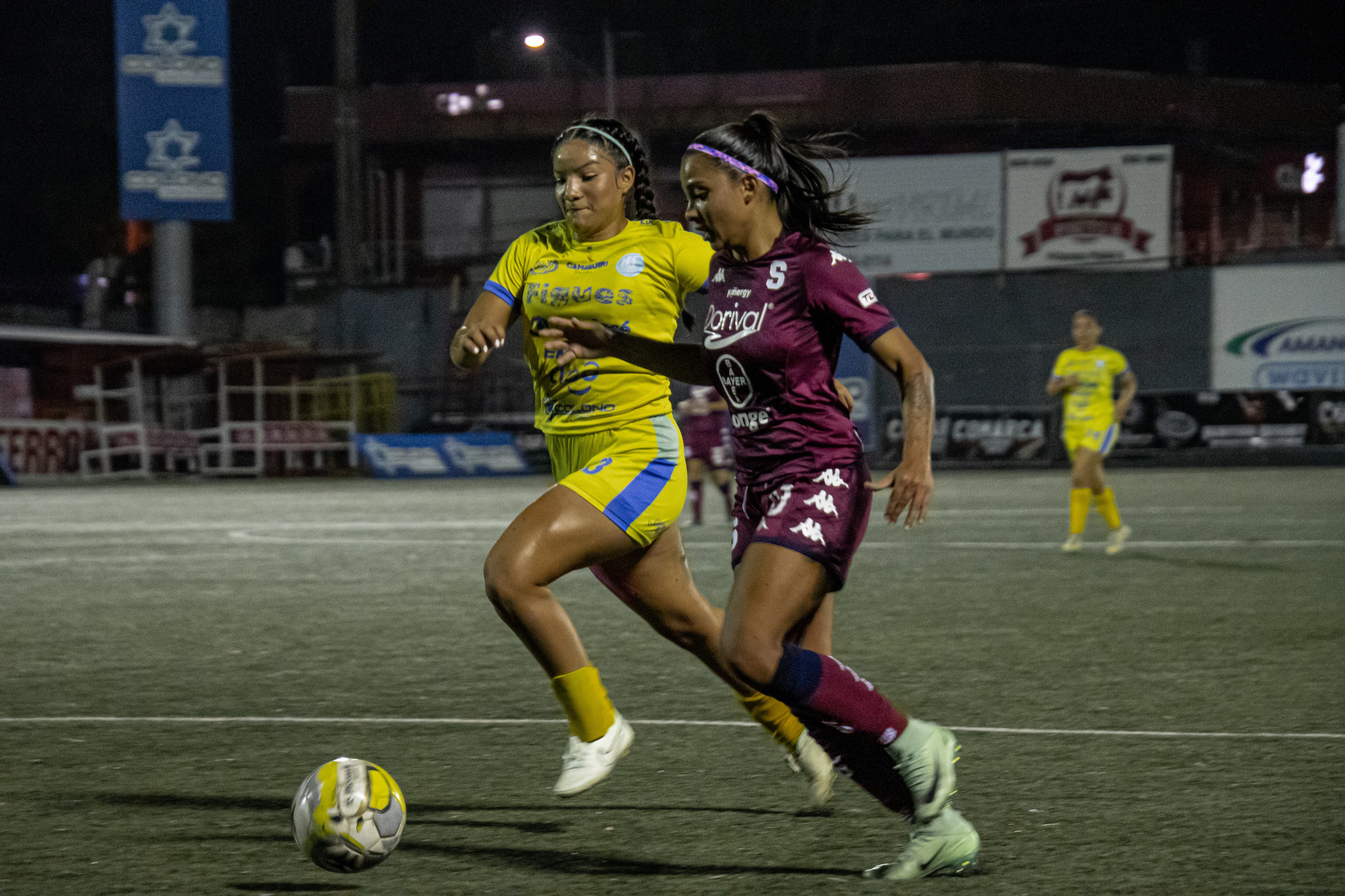 Saprissa sintió la presión de Pococí cuando se defendían de sus ataques.