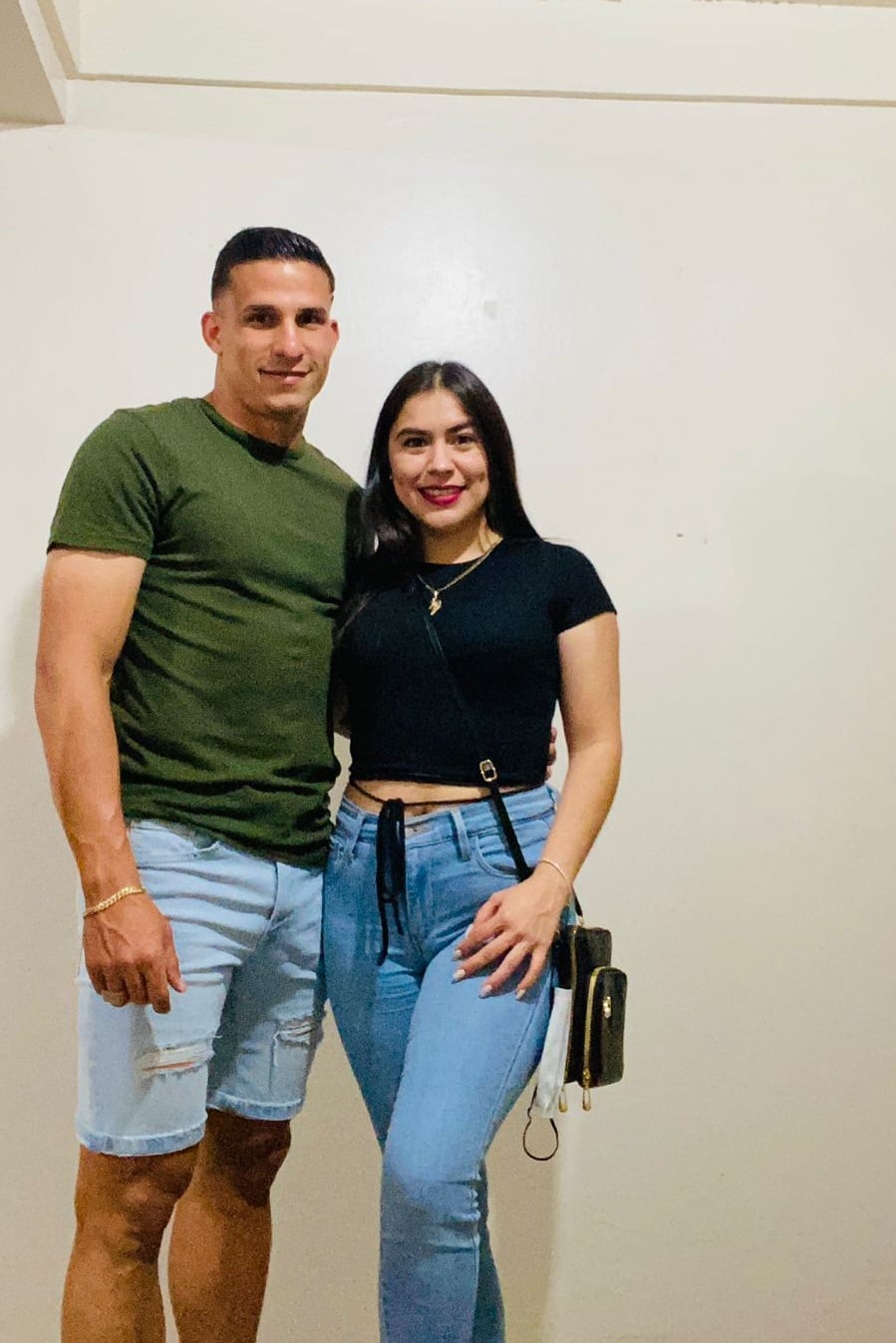 Yennifer Herrera y Santiago, pareja e hijo de Luis Paradela. Cortesía.