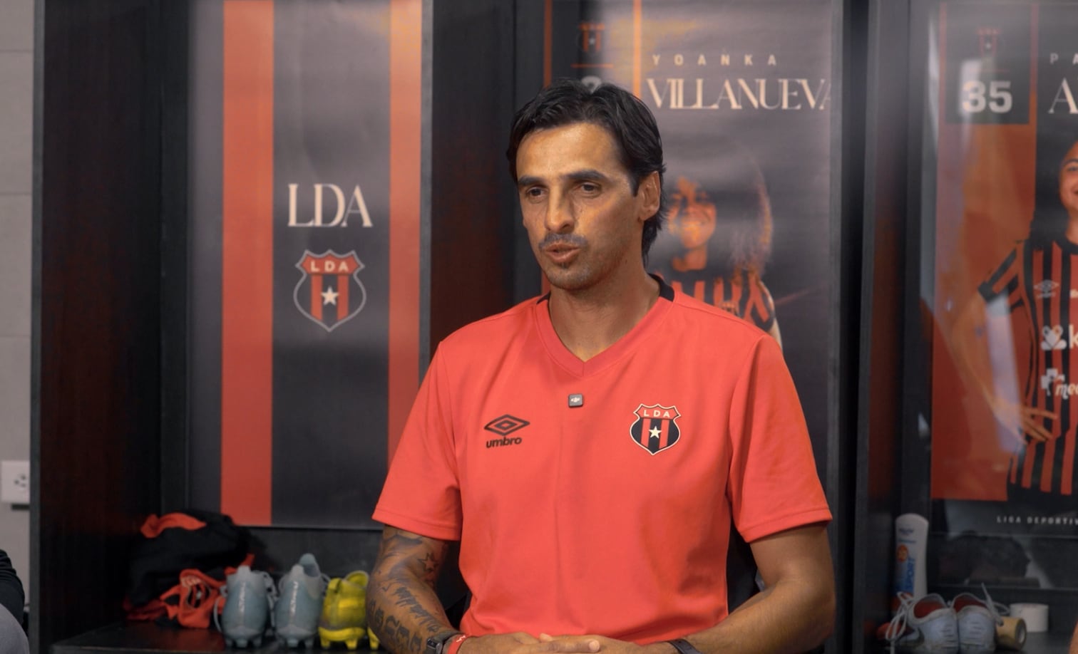 Bryan Ruiz habló largo y tendido sobre cómo su familia se acercó a Dios luego de que su esposa, Carolina Jaikel, fue diagnosticada con cáncer.