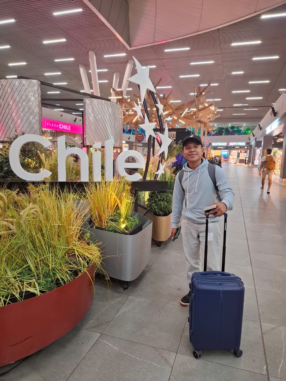 Wilbert Degracia, joven indígena de la comunidad Ngäbe, descubrió en un avión rumbo a Chile que venir de un territorio indígena no era un impedimento para llegar tan lejos como se lo permitieran los sueños.