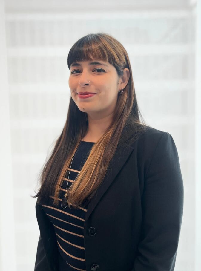 Vianey Mora, la asesora de la diputada de Frente Amplio, Rocío Alfaro, ha sido criticada por su viaje a Venezuela, financiado por el Consejo Nacional Electoral, controlado por Nicolás Maduro.