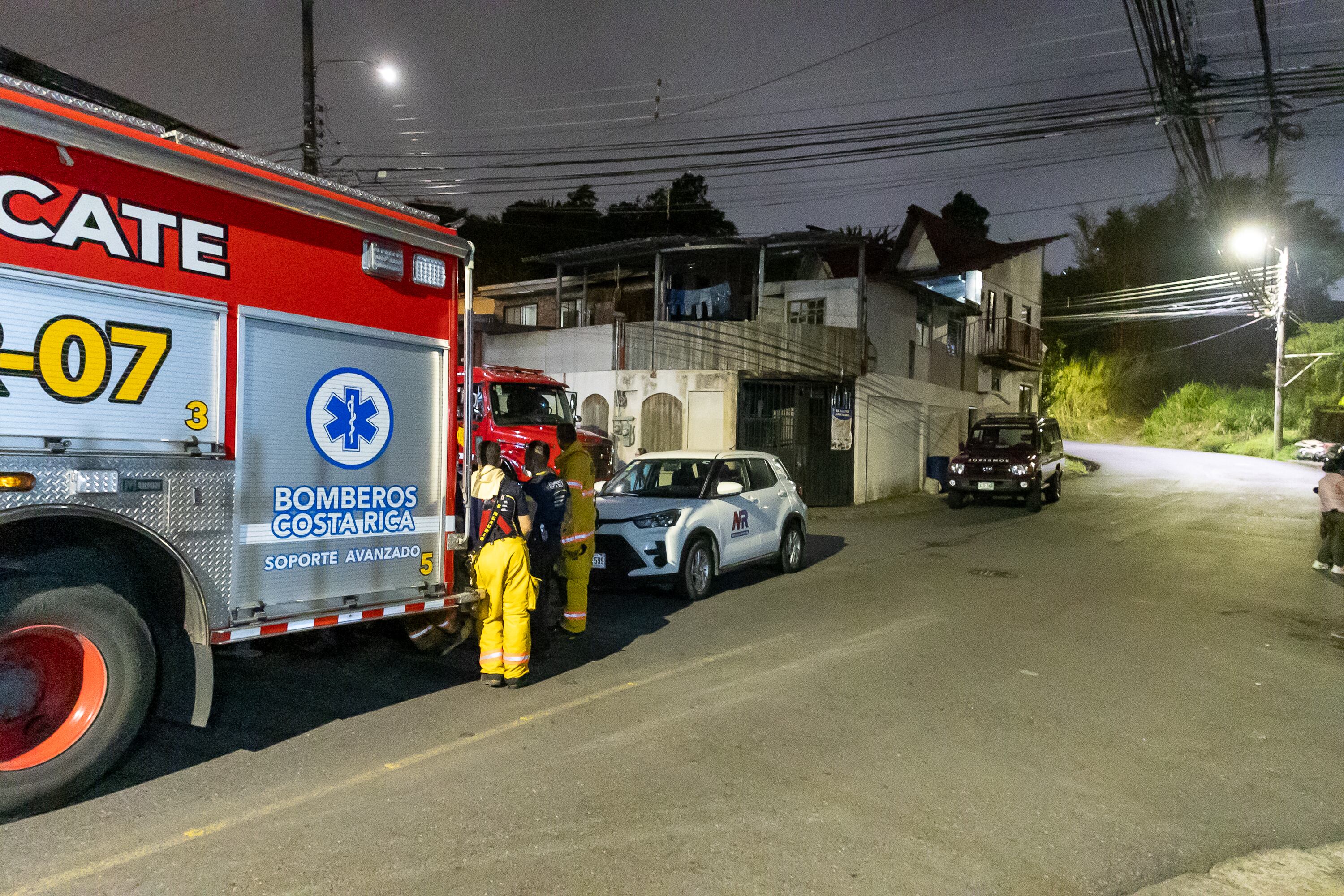 17/06/2026, San José, Moravia, Los Sitios, Los incendio en una vivienda vieja e da donde en apariencia falleció un adulto mayor.