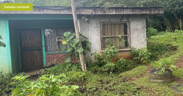 Terreno con construcción en Escazú