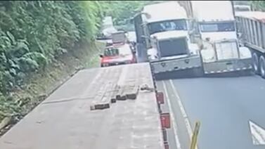 Choque múltiple de tráileres provoca cierre en importante carretera nacional
