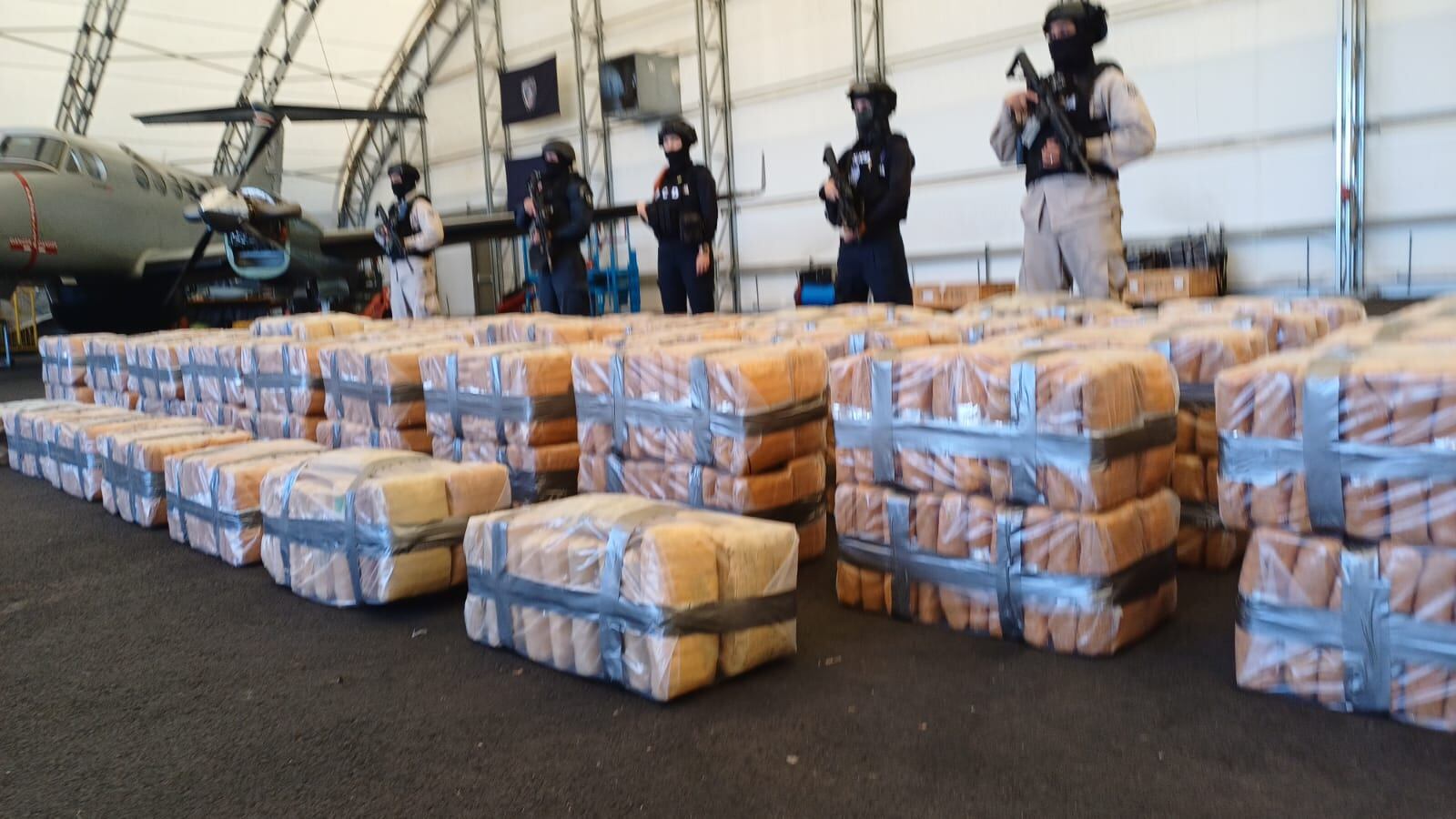 Guardacostas interceptó en Costa Rica una embarcación tripulada por dos nicaragüenses, luego de un intenso operativo.