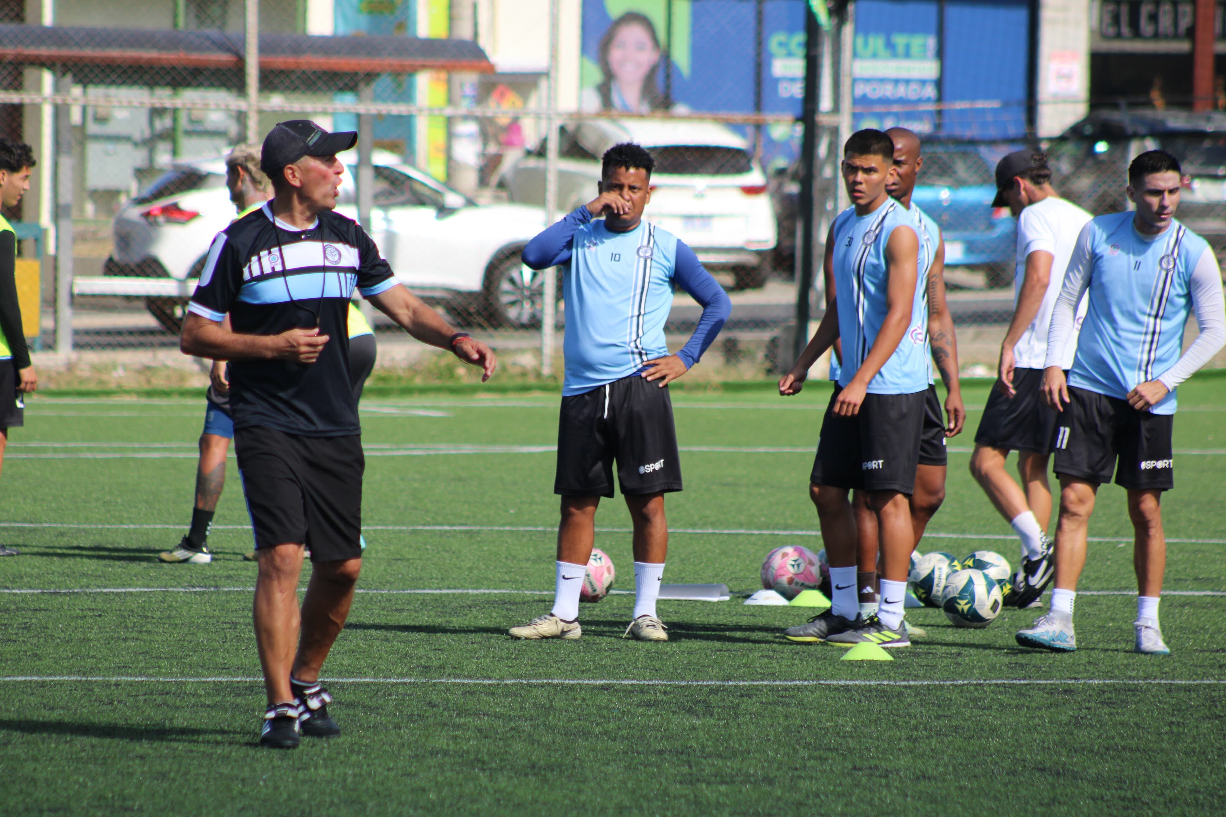 Cristian Salomón, técnico de Santa Ana tiene los mejores recuerdos de Rosario, la ciudad argentina que lo vio nacer, en donde jugó. Cortesía.