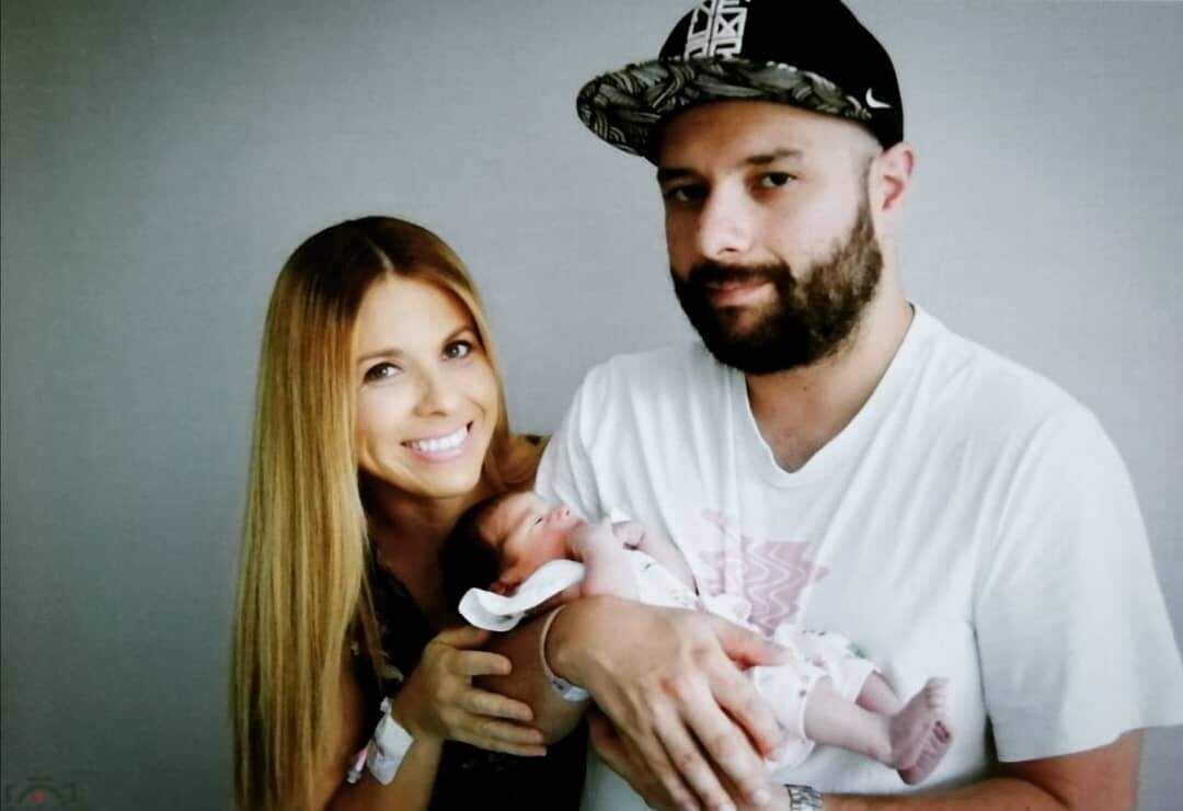 Luis Bolaños Padilla, disfrutó de la licencia de paternidad al nacer su hija Layla Bolaños Sánchez. Su esposa se llama Natalia Sánchez, él trabaja en Mondelez