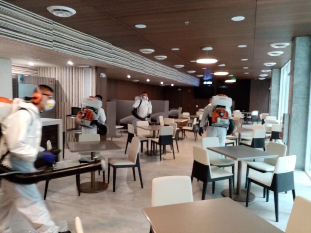 El proceso de fumigación (para higienizar todas las superficies) del nuevo edificio de la Asamblea Legislativa ya se terminó este viernes 23 de octubre, gracias a la colaboración del alcalde de San José, Johnny Araya Monge.