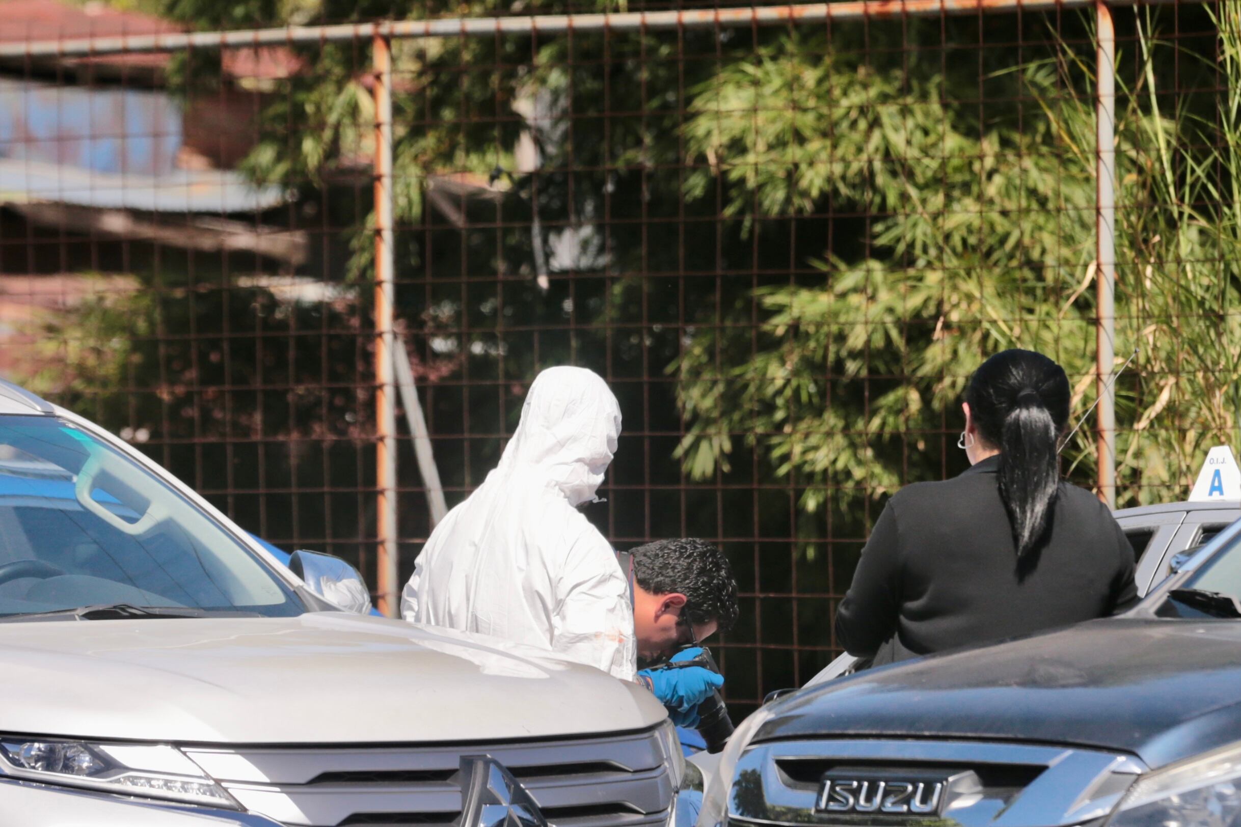 04/12/2023 Un hombre baleado sobre la carretera en San Sebastián San José los agentes del OIJ en el lugar. Foto Alonso Tenorio