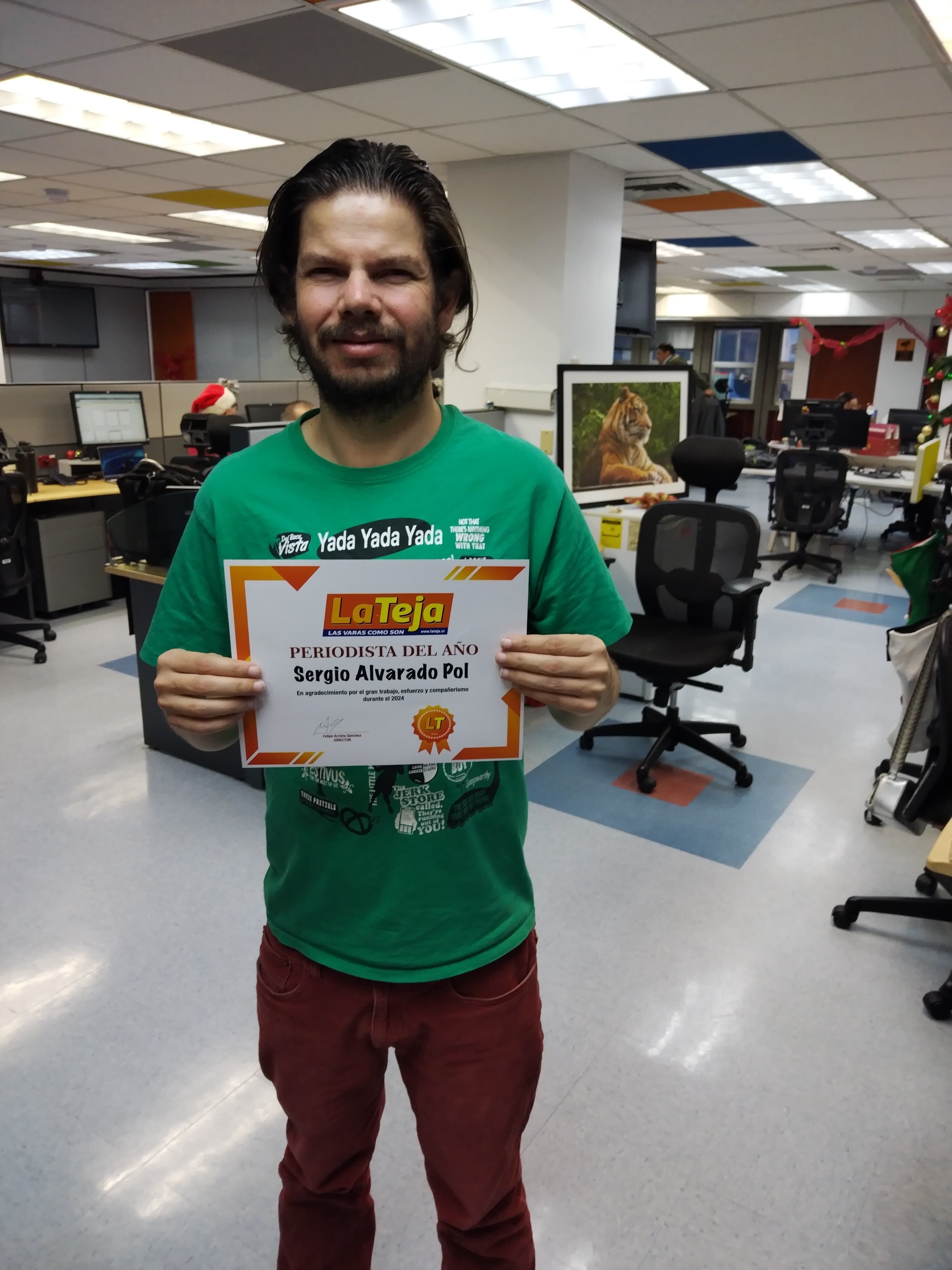 Sergio Alvarado Pol, un apasionado del periodismo prácticamente desde que nació, fue elegido este 2024 con el máximo galardón editorial de La Teja, Periodista del Año.