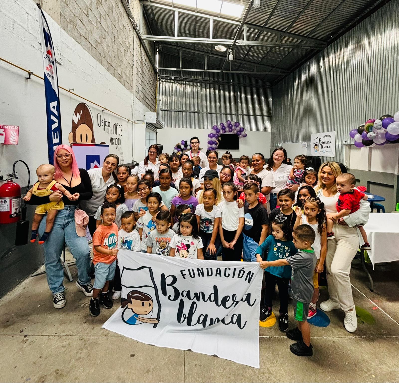 Elena Correa cocina gallo pinto para la Fundación Bandera Blanca