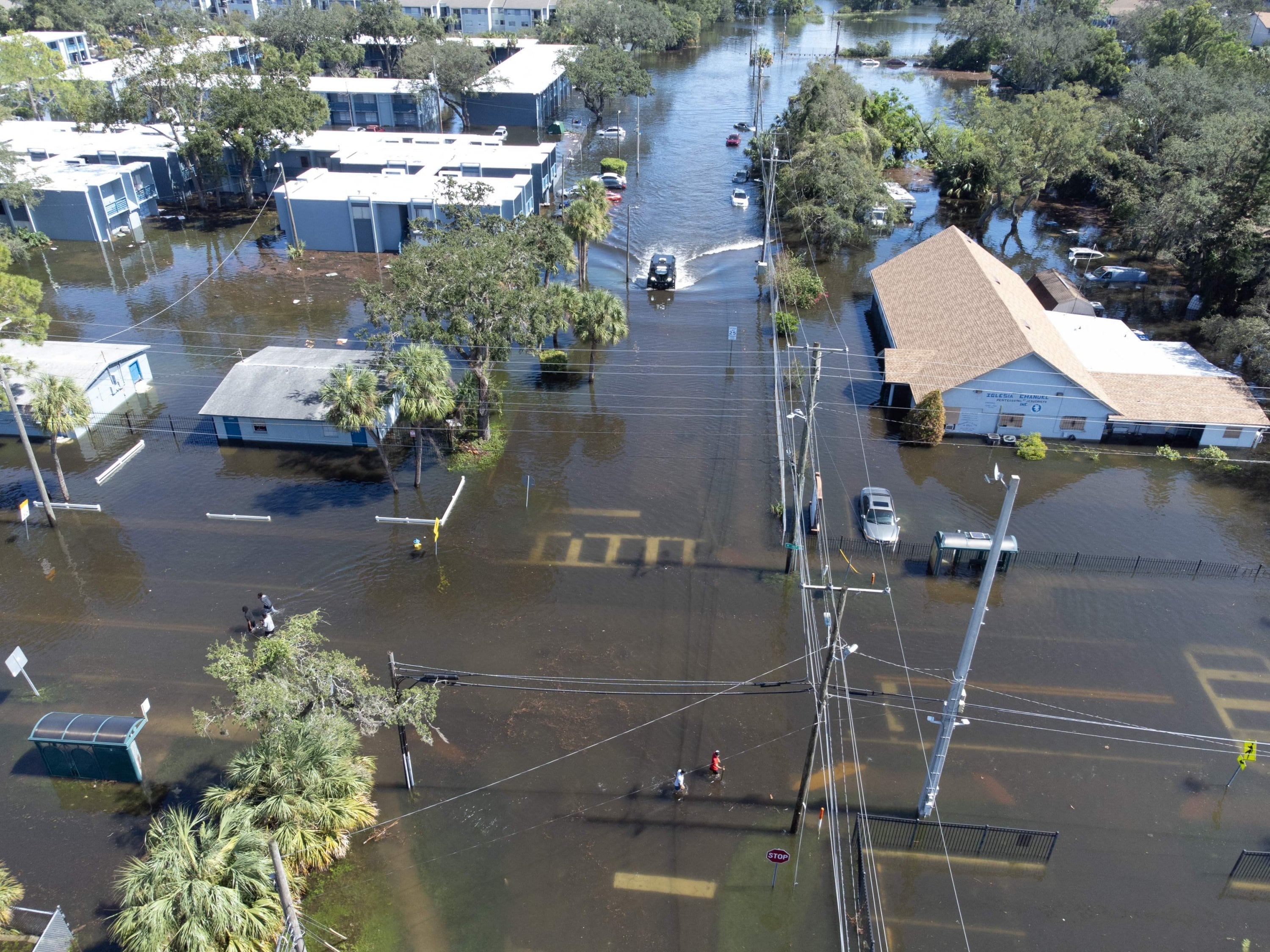 Milton, recorrió Florida dejando a más de 2,8 millones de hogares sin electricidad y provocando inundaciones, dos semanas después del paso devastador del huracán Helene.