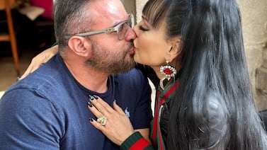 Maribel Guardia se molestó con periodista que cuestionó su relación con Marco Chacón