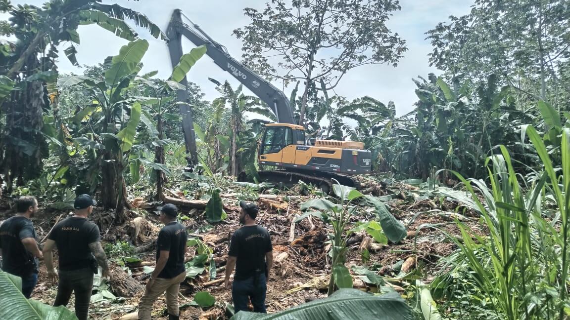 Con una excavadora de brazo largo buscan a Emilce Soto Jiménez, desaparecida desde el 9 de marzo del 2024 en Las Fincas de Palmar Sur, Osa. Foto: Municipalidad de Osa