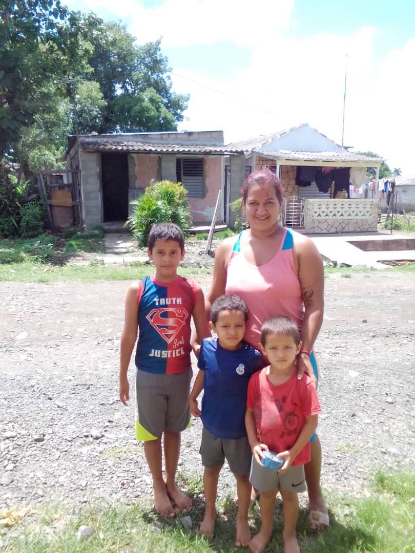La costarricense, Andrea Cecilia Delgado González y sus tres hijos, están varados en Cuba, durmiendo en el suelo y pasando hambres