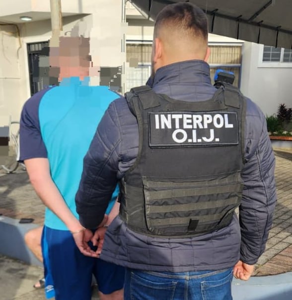 Un hombre fue detenido por la Interpol como sospechoso de difusión de pornografía