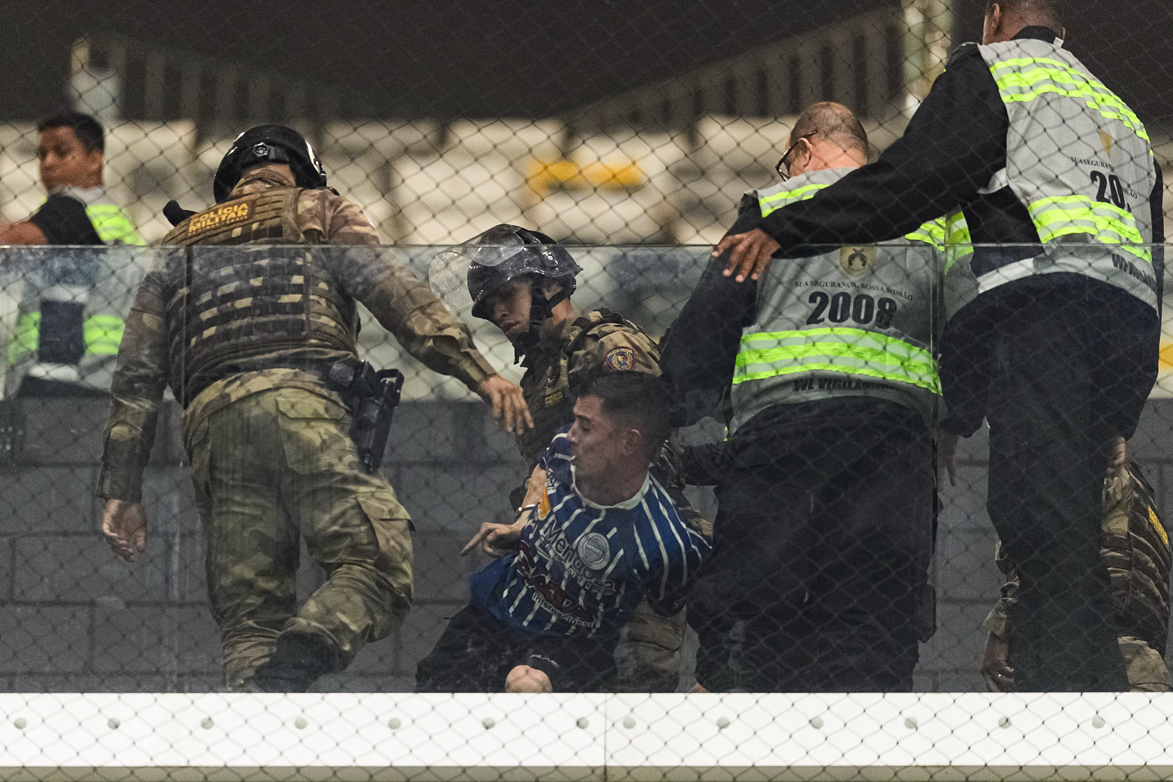 Aficionados de Godoy Cruz reciben brutal paliza en Brasil