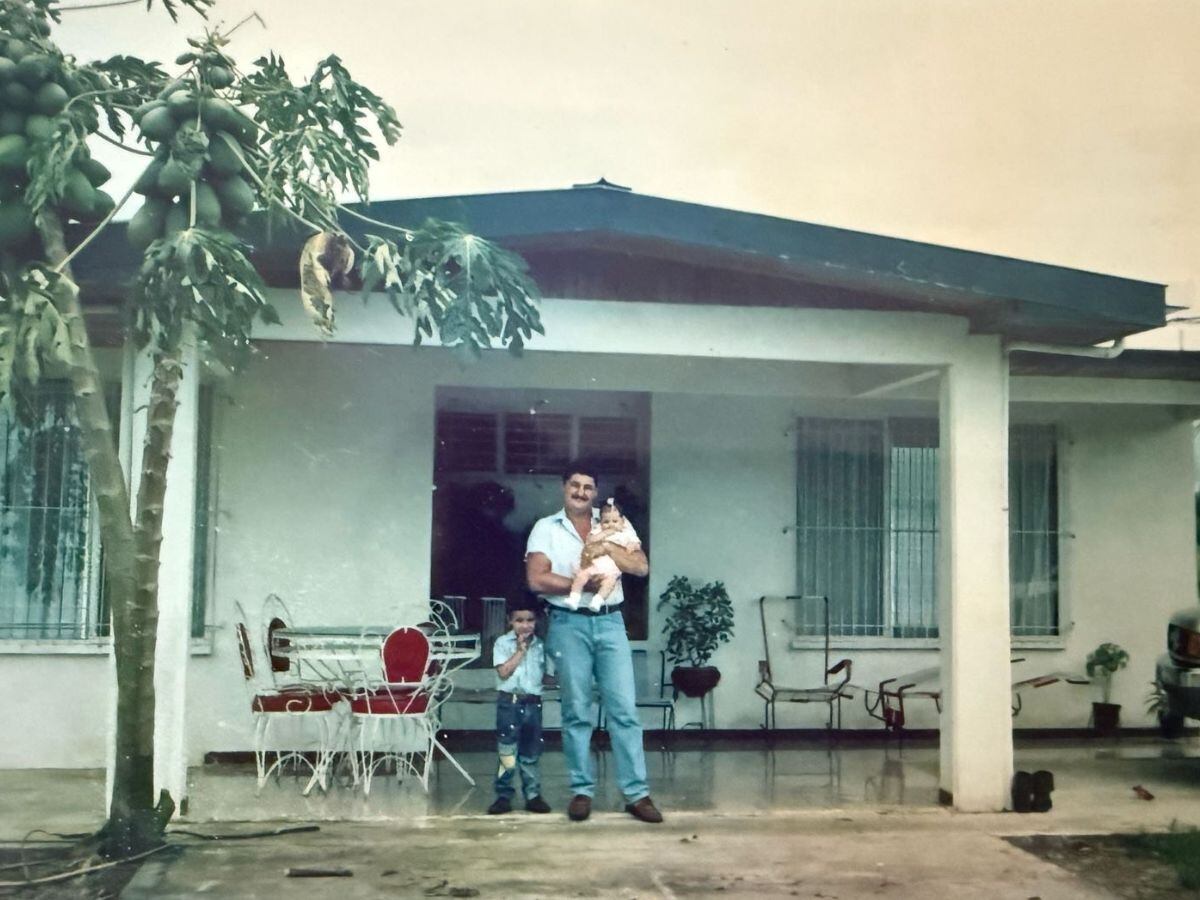 La infancia de Elky estuvo marcada por un hermosa vida en la finca y su padre sigue siendo su mayor inspiración.