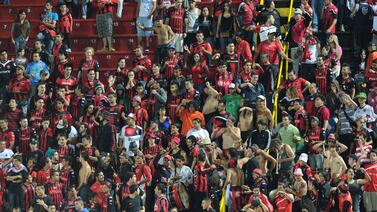 Este es el motivo por el que la barra manuda no está en el partido de Alajuelense