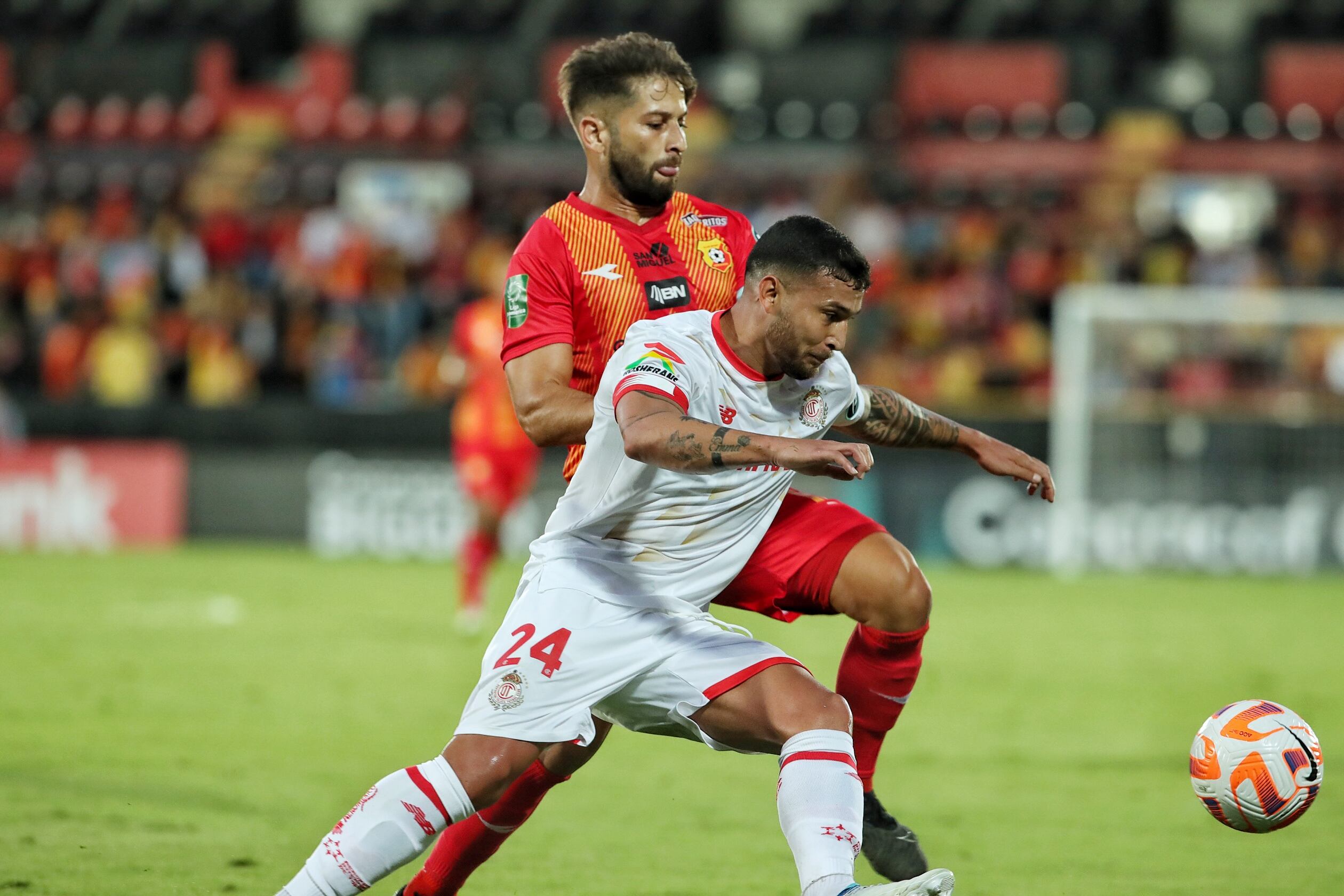 07/02/2024/ Juego entre el Club Sport Herediano vs Toluca de México por el juego de ida de la CONCACAF Champions Cup en el estadio Alejandro Morera Soto de Alajuela / Foto John Durán