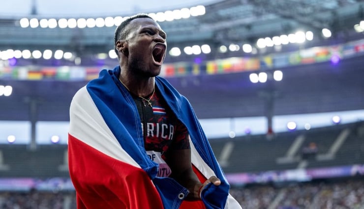 En las últimas horas se intensificaron los rumores de un supuesto romance entre el atleta limonense, Sherman Guity, y la expareja de un famositico.