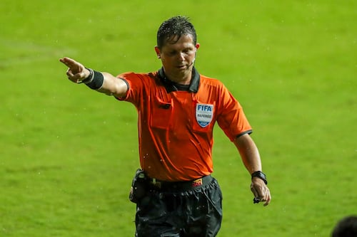 Henry Bejarano es tajante sobre polémica falta que dejaba a Saprissa de cara al gol ante Alajuelense