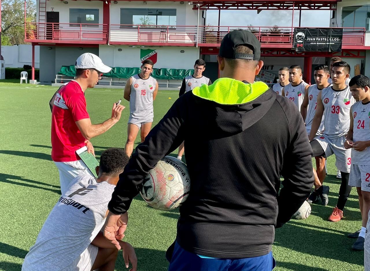 Luis Carlos Mejía, técnico de Carmelita. Cortesía.
