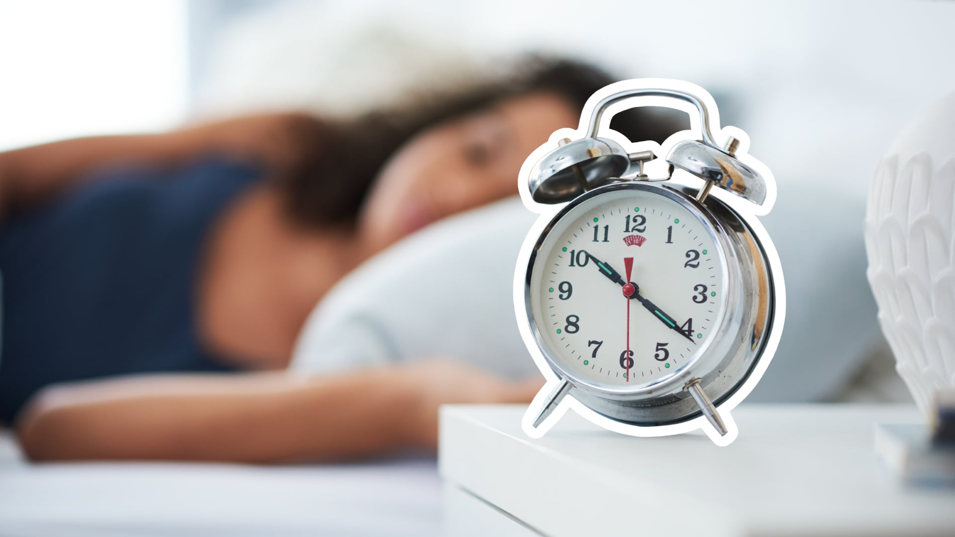 La melatonina puede ayudar a conciliar el sueño a corto plazo, pero siempre bajo supervisión médica y con hábitos de descanso saludables.