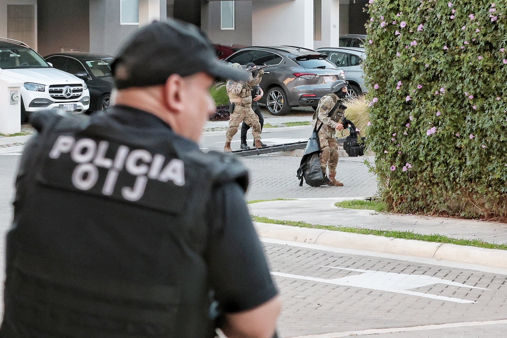 26/02/2026/ allanamientos realizados por el OIJ en el condominio Guachipelin 3-10 de Escazú/ foto John Durán