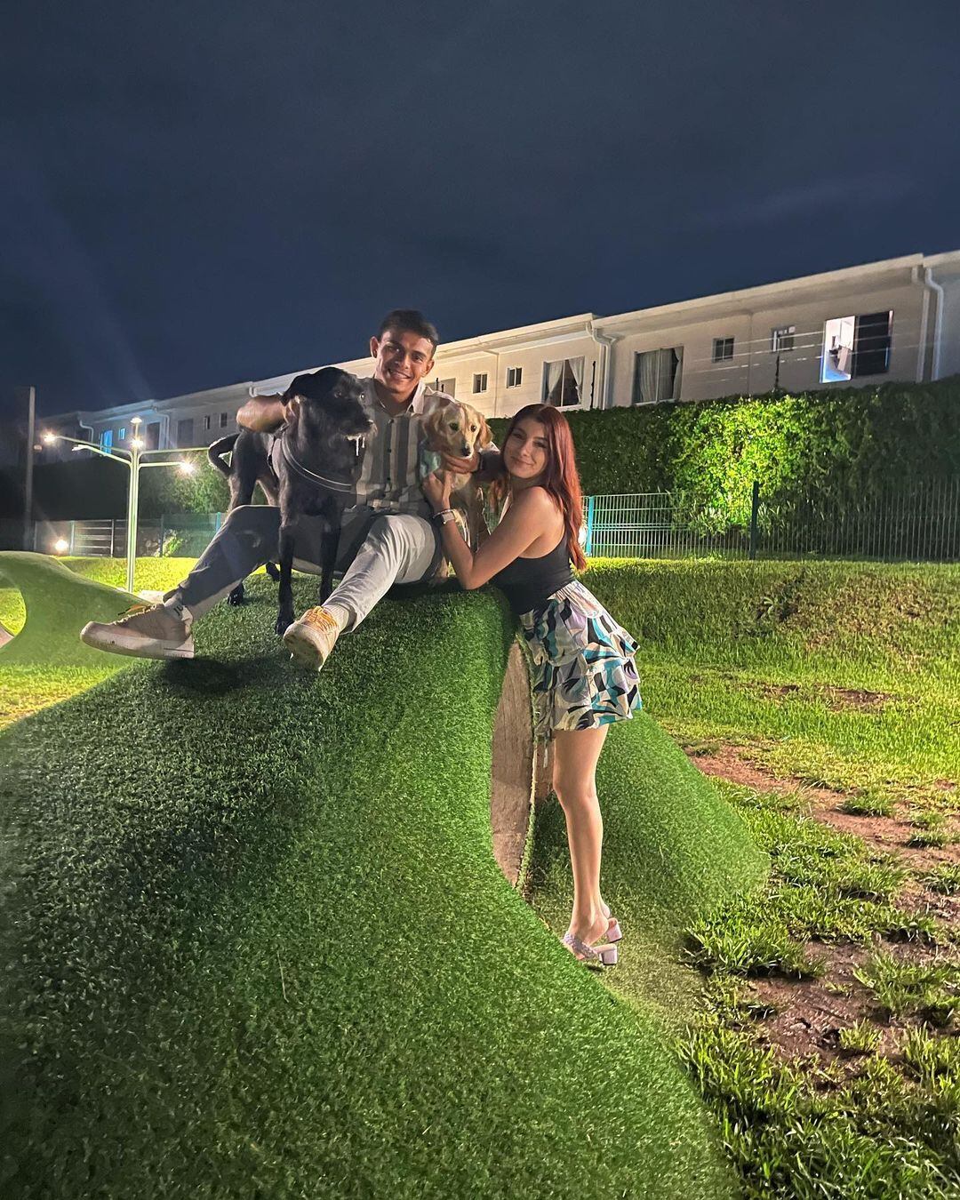 Aarón Suárez mostró a su nueva perrita, Brisa. Foto: Instagram