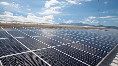 ¿Y esto cómo se come? Emiratos Árabes inaugura una de las mayores centrales solares del mundo