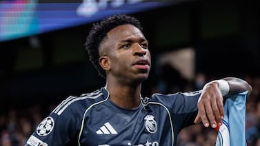 Vinicius brilla en Manchester para conducir al Real Madrid a cuartos de final