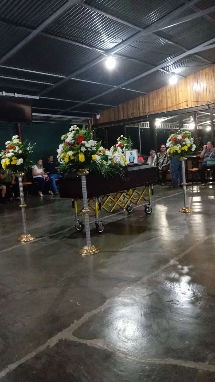 El minero Isaac Picado Villalobos, de 24 años, fue sepultado en San Juan Grande de Abangares, Guanacaste. Foto: Yamileth Medina para La Teja