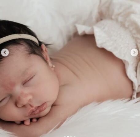 Lussanía Víquez, su esposo Jorge Saénz y sus mellizos. Instagram