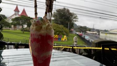 Nadie creía en su negocio y la apertura tuvo cero clientes, pero ahora sus granizados conquistan